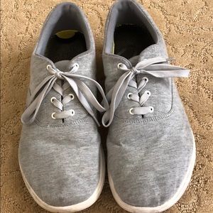 Chill pill shoes size 10